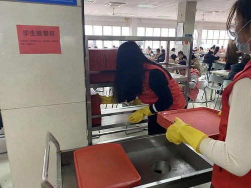 经管学院餐厅志愿服务 以劳动实践深化教育服务