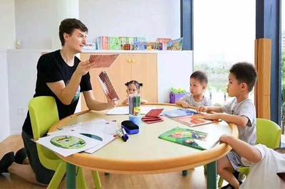 蓝绒教育 以卓越产品与真诚服务，赢得教育消费者的信赖与选择